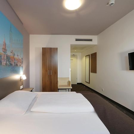 B&B Hotel Berlin City-Ost Exteriör bild