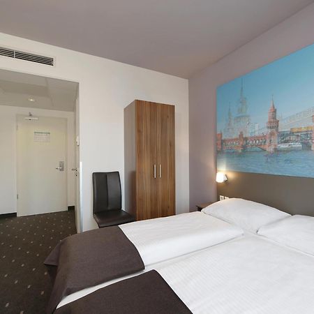 B&B Hotel Berlin City-Ost Exteriör bild