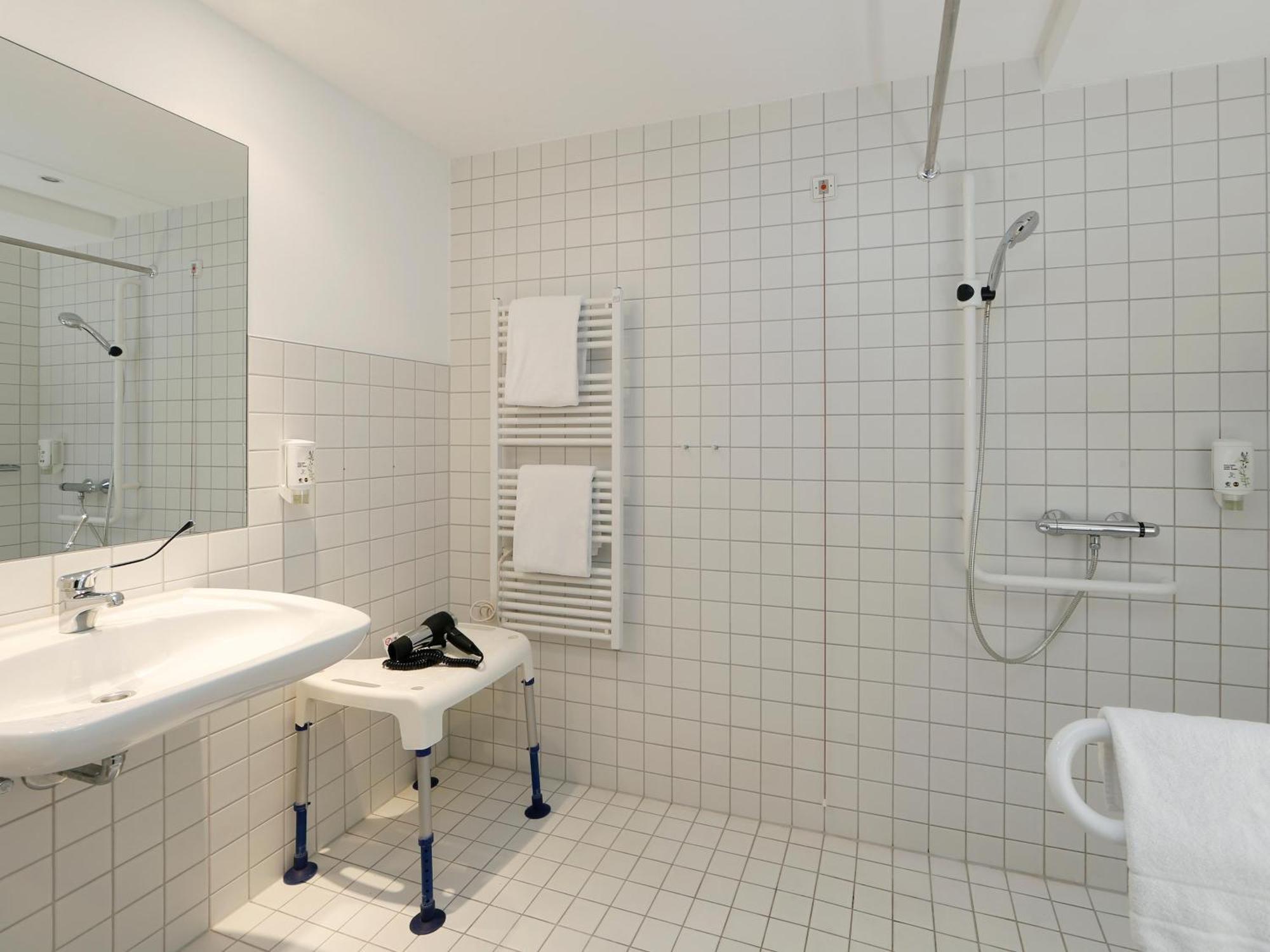B&B Hotel Berlin City-Ost Exteriör bild