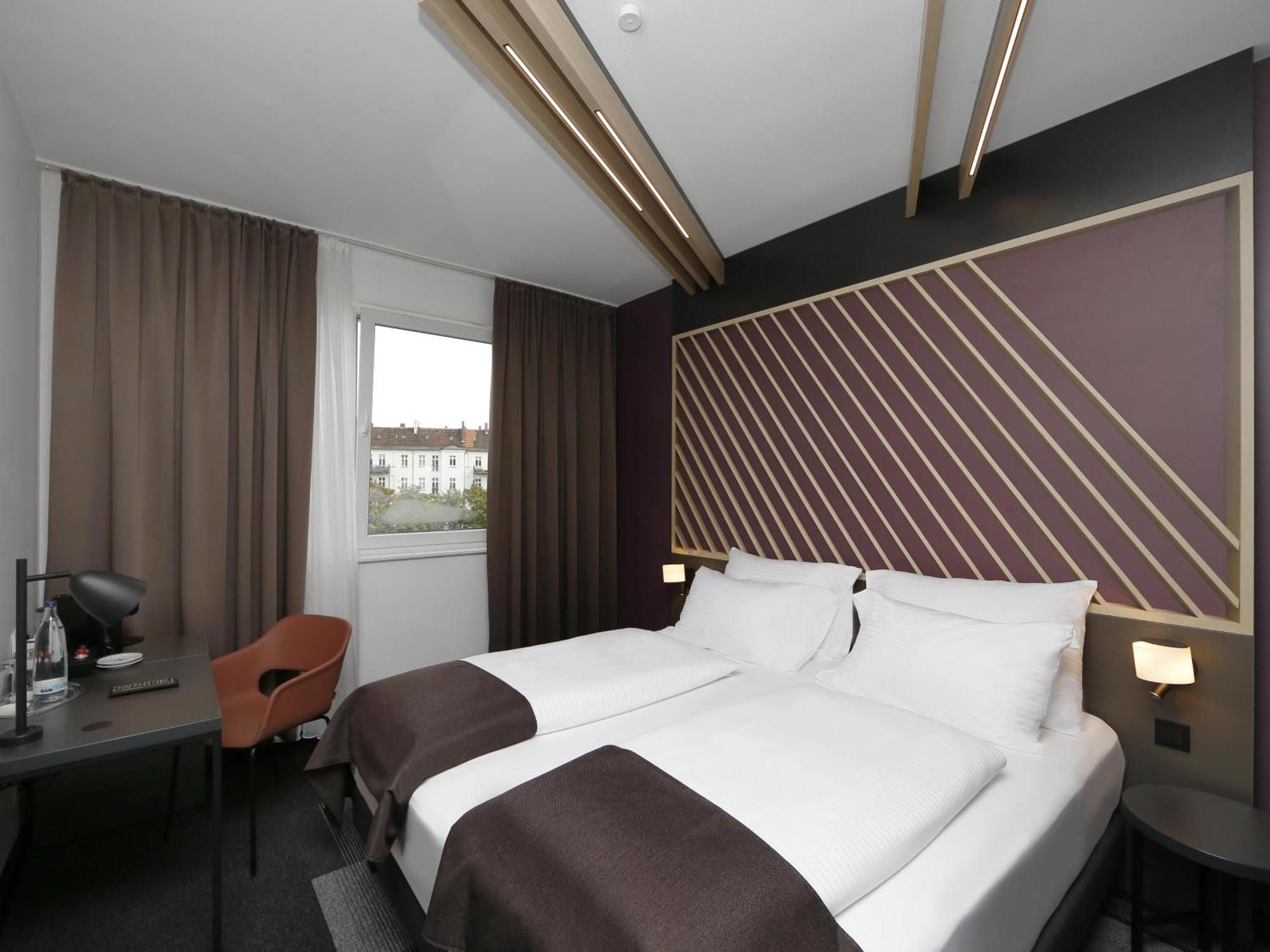B&B Hotel Berlin City-Ost Exteriör bild