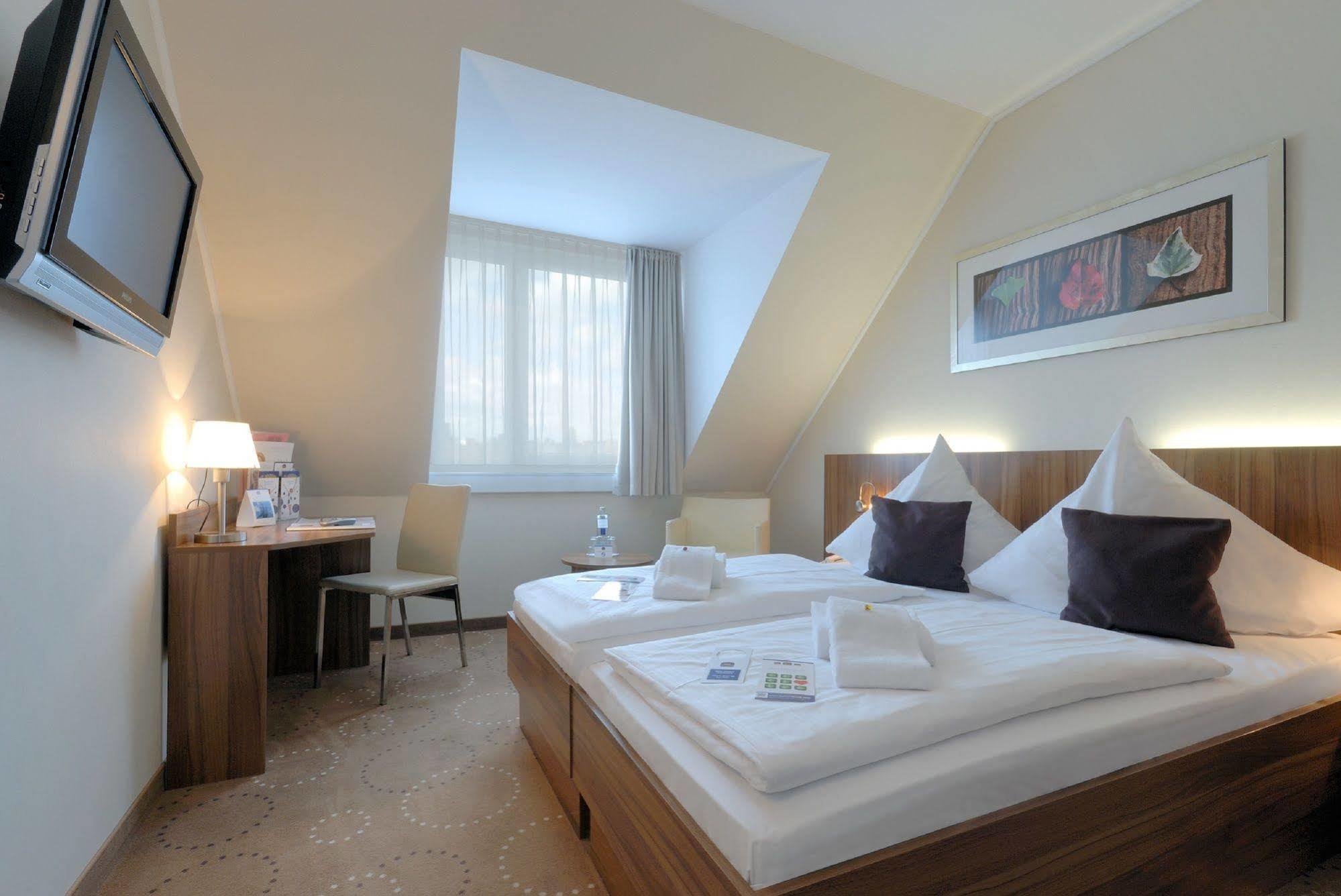 B&B Hotel Berlin City-Ost Exteriör bild