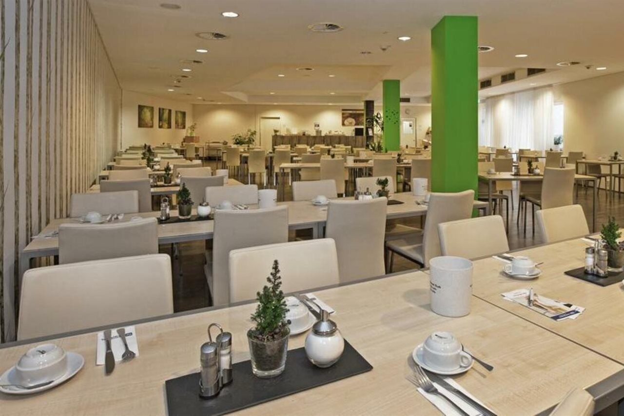 B&B Hotel Berlin City-Ost Exteriör bild